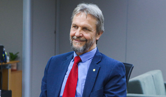 Câmara cancela sessão após AVC de Pedro Uczai
