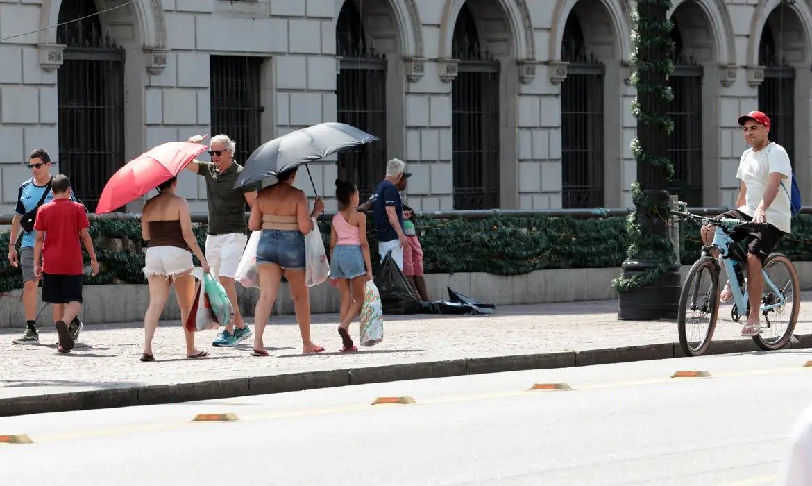 Calor e baixa umidade exigem atenção no Brasil
