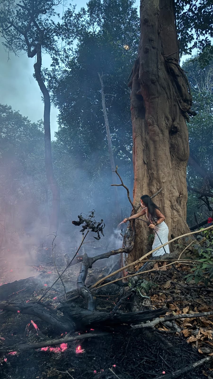 Fumaça de queimadas afeta comunidade no Tarumã