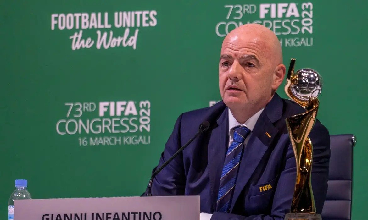 Infantino mantém candidatura mesmo após perder apoio da Federação Francesa