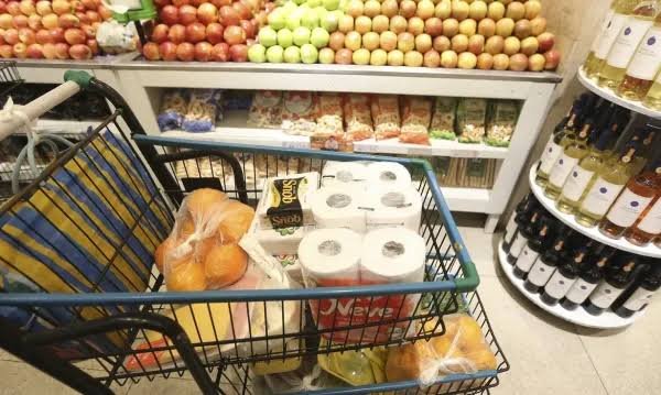 Cesta básica cai em Manaus, aponta levantamento