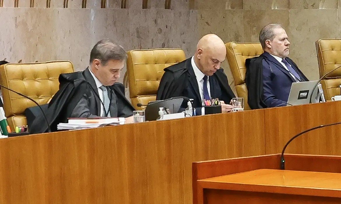 Mendonça aponta direcionamento de Moraes em relatórios da PF