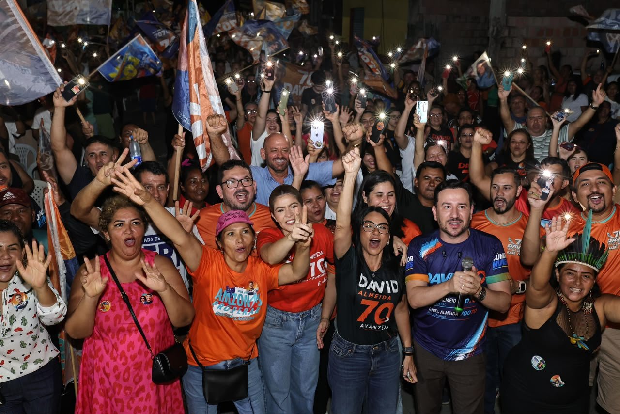 Shádia relembra passagem pela Semsa durante ato em Manaus