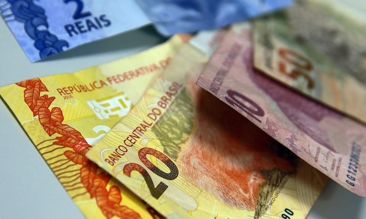 Banco Central aponta alta de juros, endividamento e inadimplência das famílias